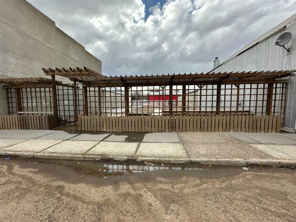 5028 50 Street Property Photo