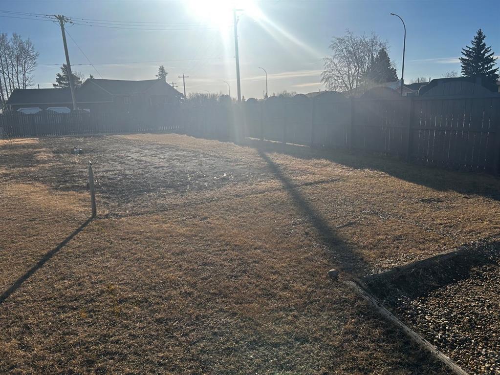 5002 54a Street Property Photo 1