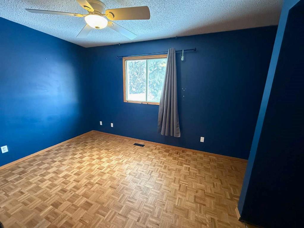 1429 53 Street Property Photo 10