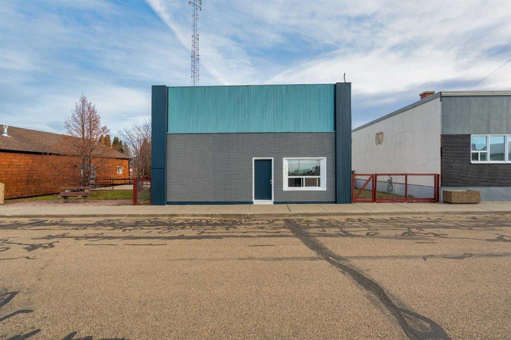 5105 50 Street Property Photo