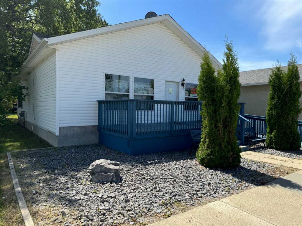 5023 50 Avenue Property Photo