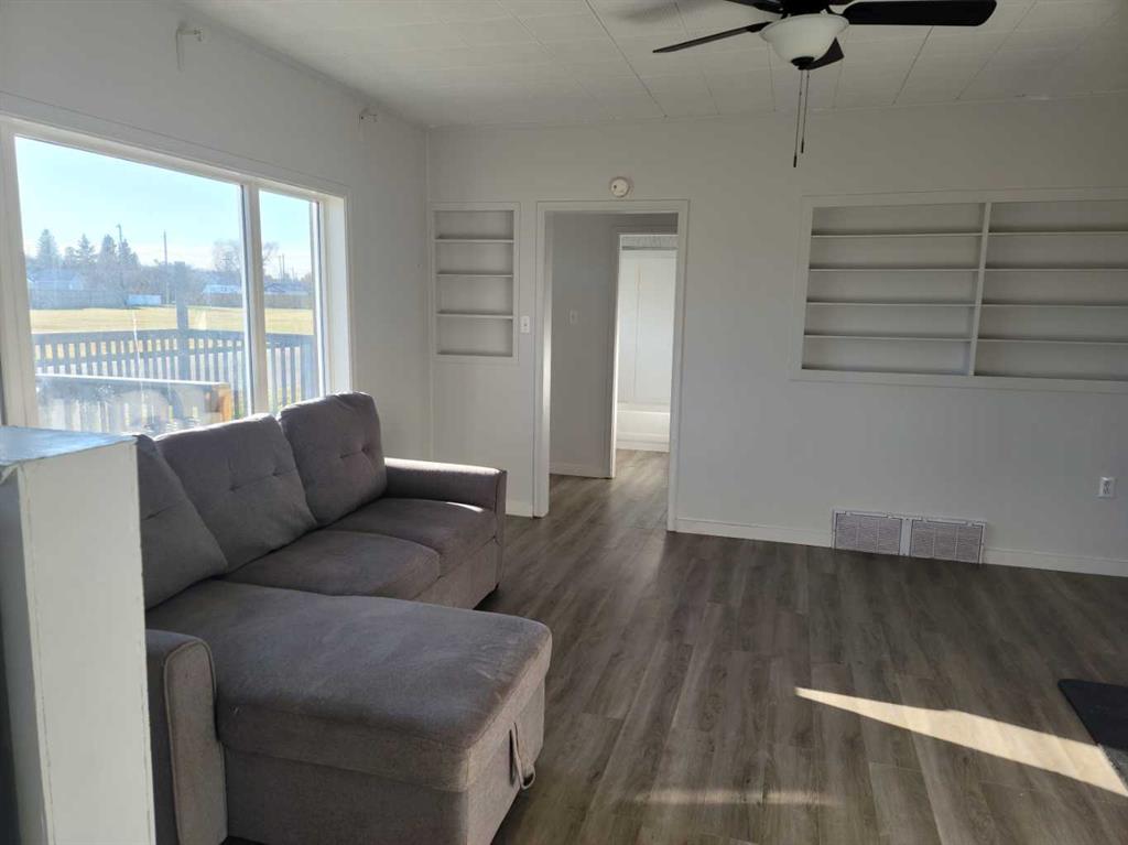 4800 59a Avenue Property Photo 3