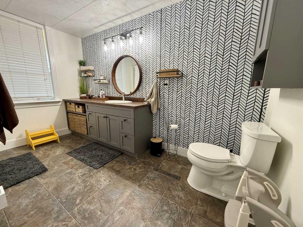 5010 50 Avenue Property Photo 14