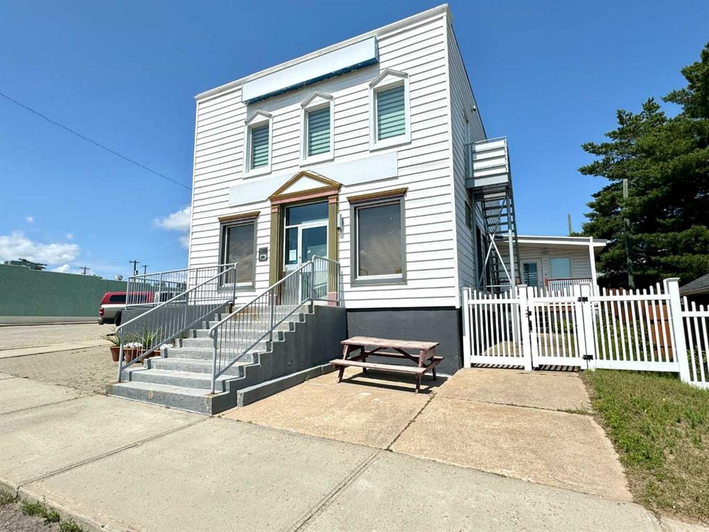 2124 20 Street Property Photo
