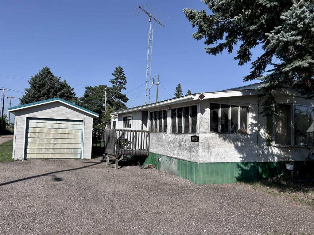 4928 50 Avenue Property Photo