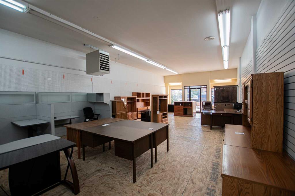 10012 100 Avenue Property Photo 10