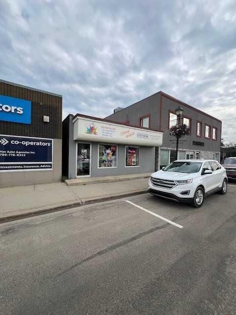 4924 51 Ave Property Photo 1