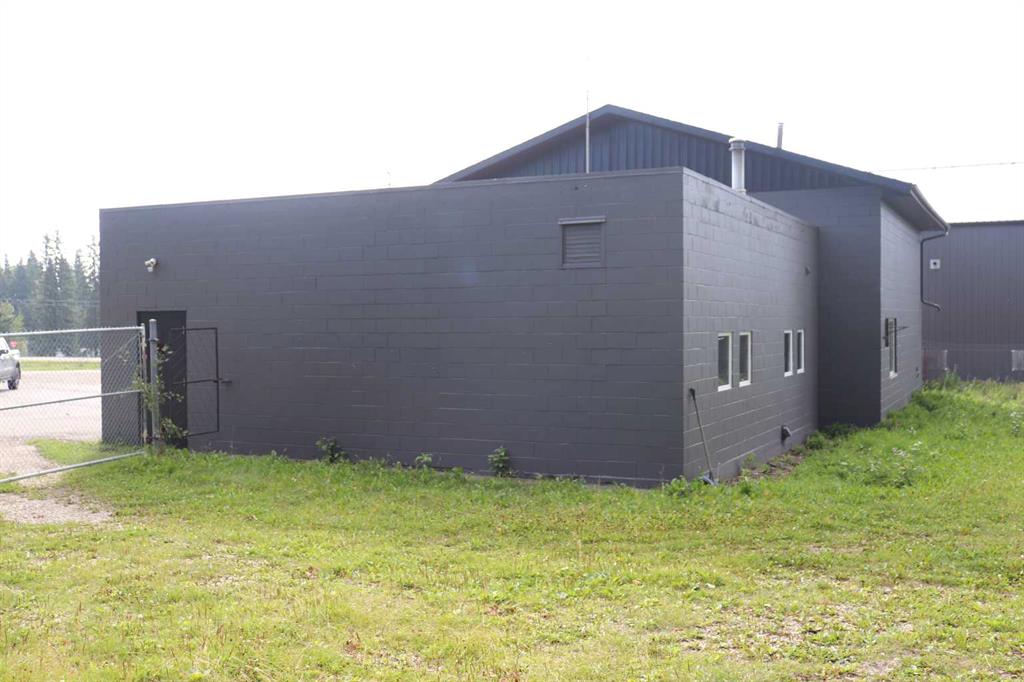 410 68 Street Property Photo 4