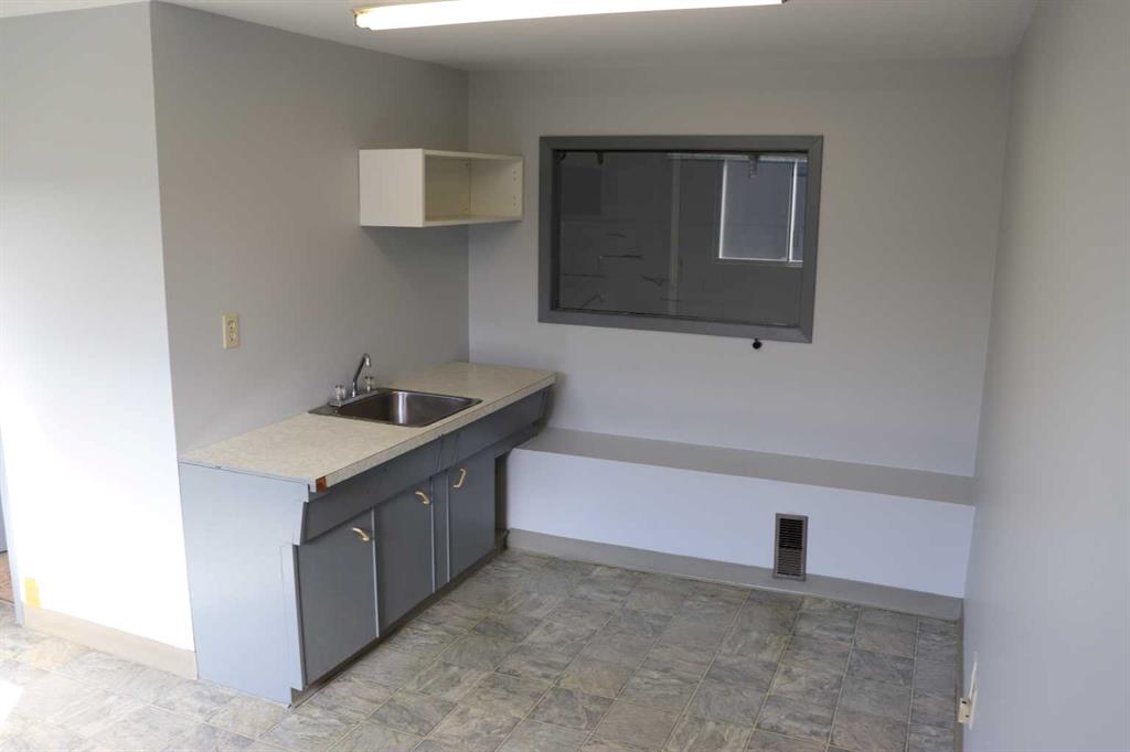 410 68 Street Property Photo 18