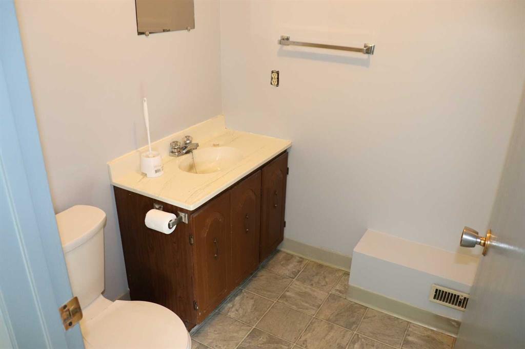 410 68 Street Property Photo 20