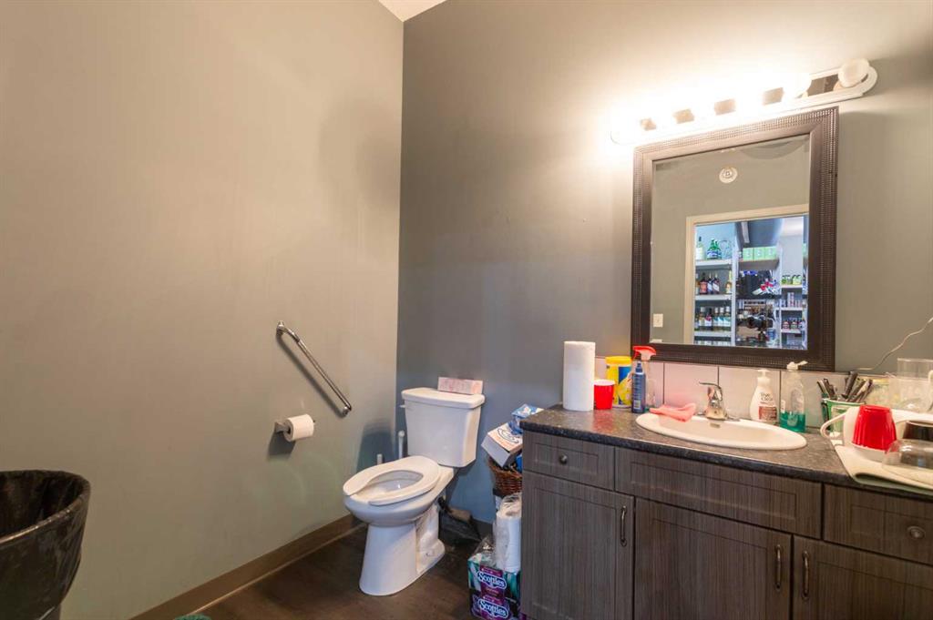 5922 50 Avenue Property Photo 17