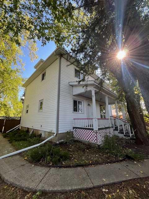 4923 51 Street Property Photo
