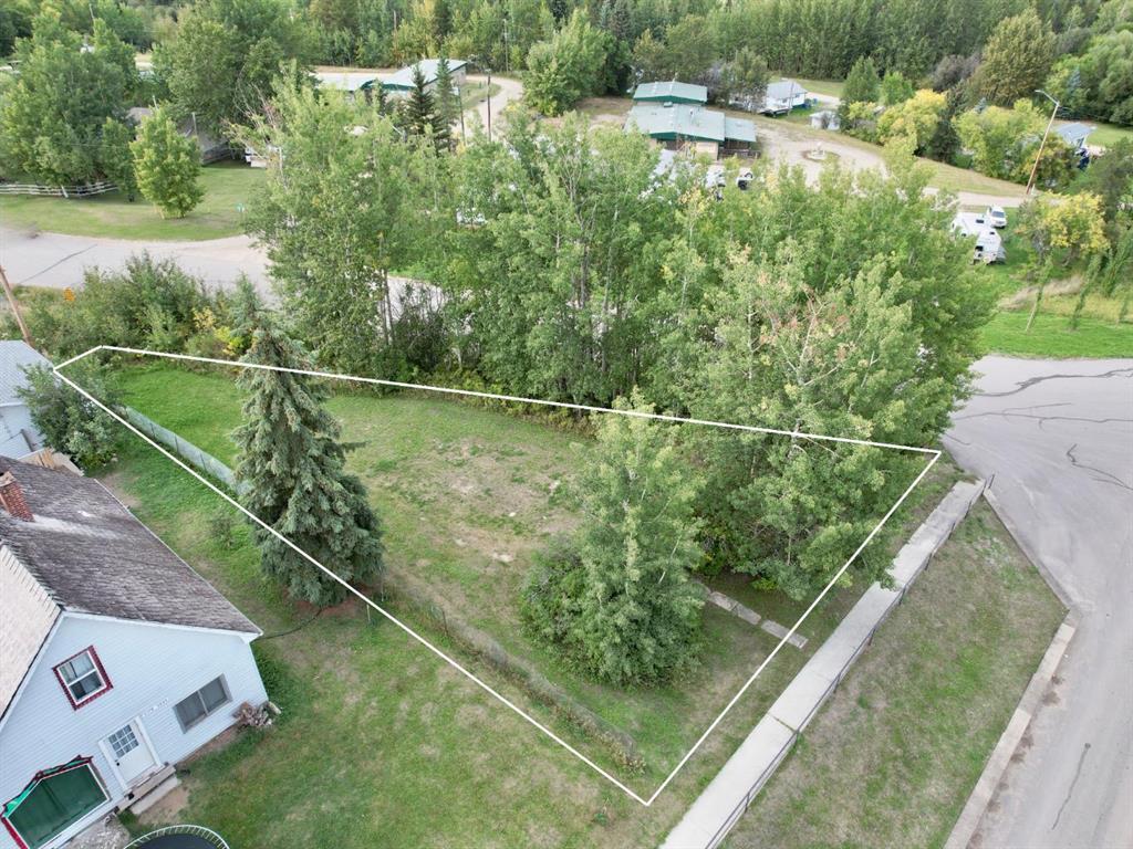 5128 50 Street Property Photo