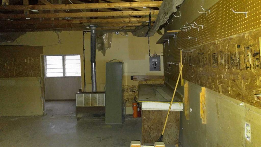 213 1 Avenue Property Photo 13