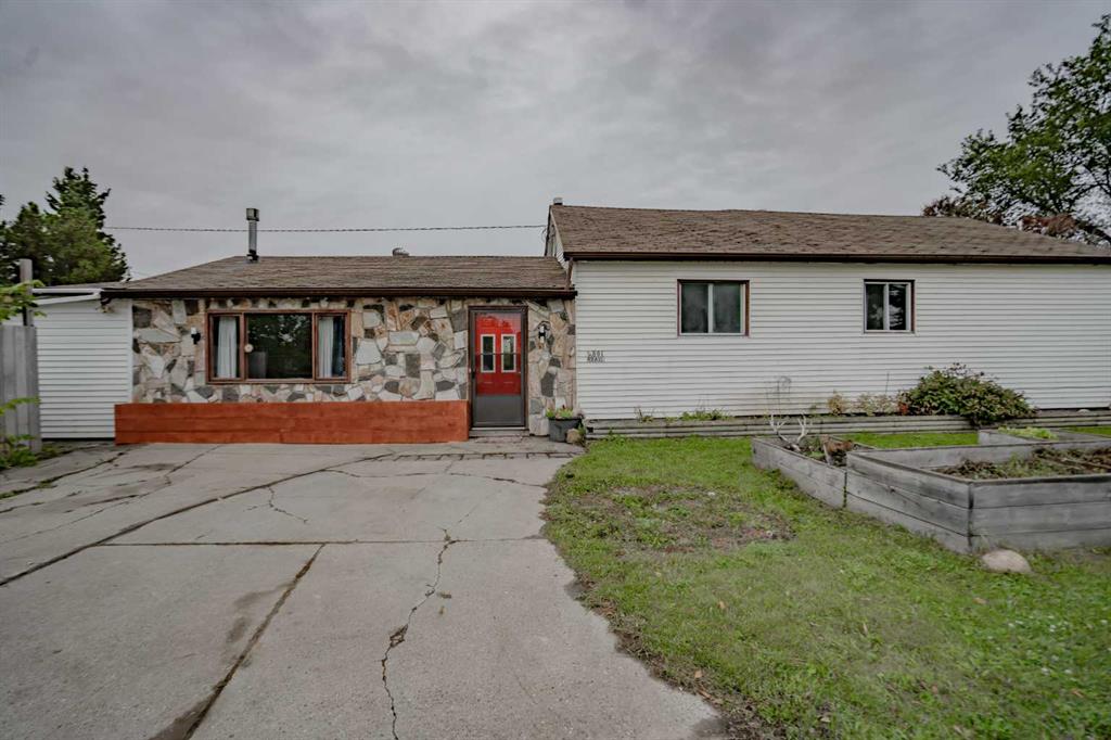 4801 49 Ave Property Photo