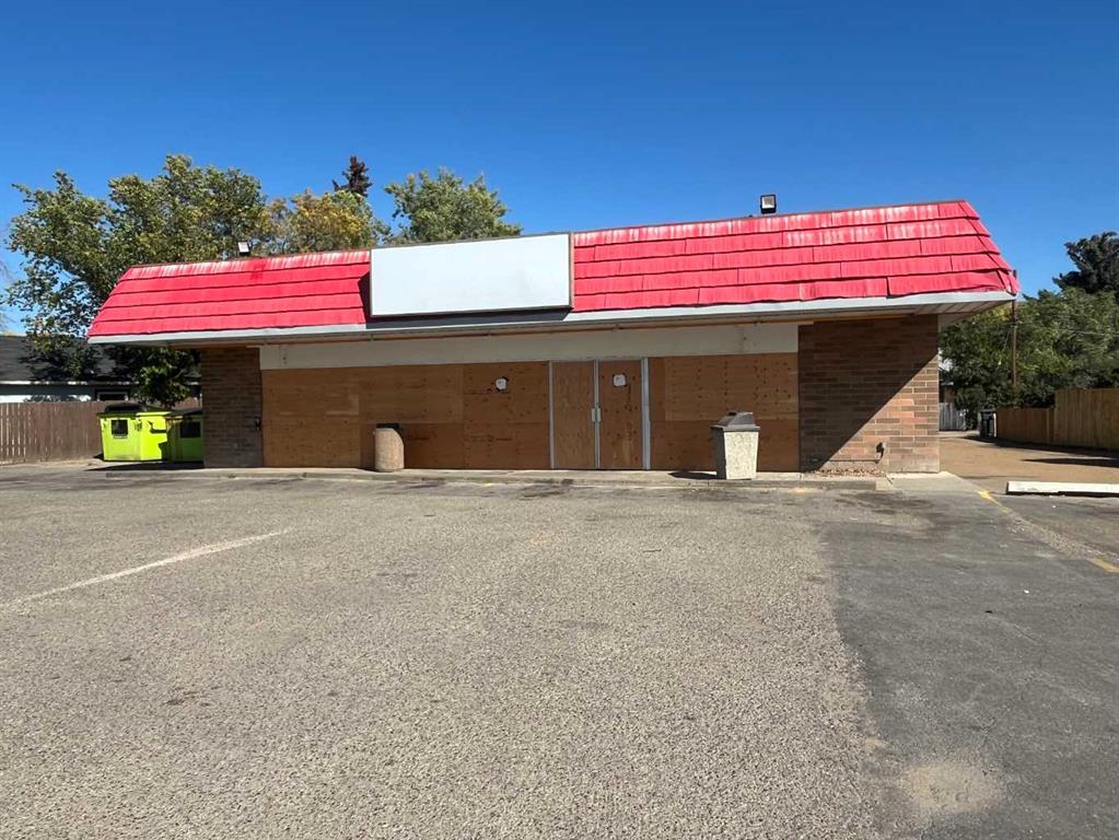 208 Railway Avenue Property Photo 1