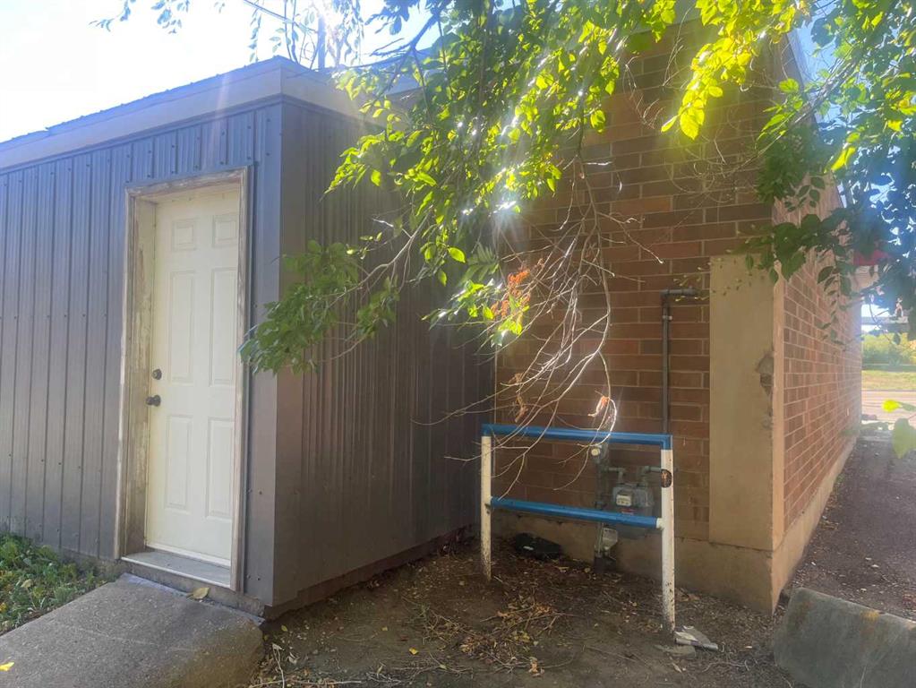 208 Railway Avenue Property Photo 3