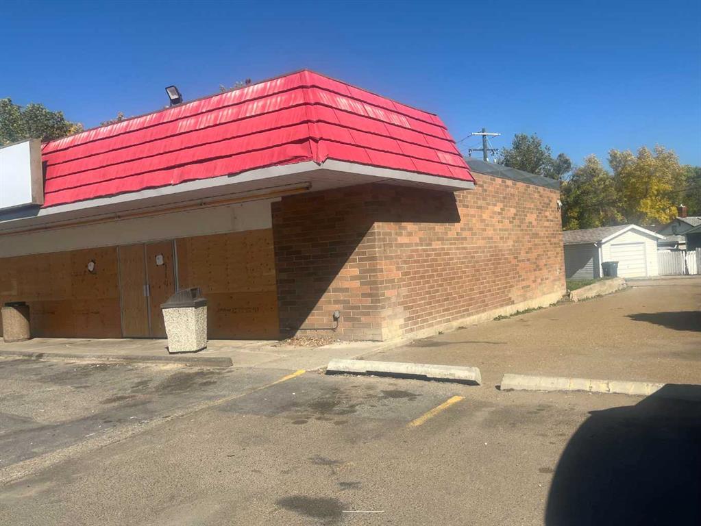 208 Railway Avenue Property Photo 6