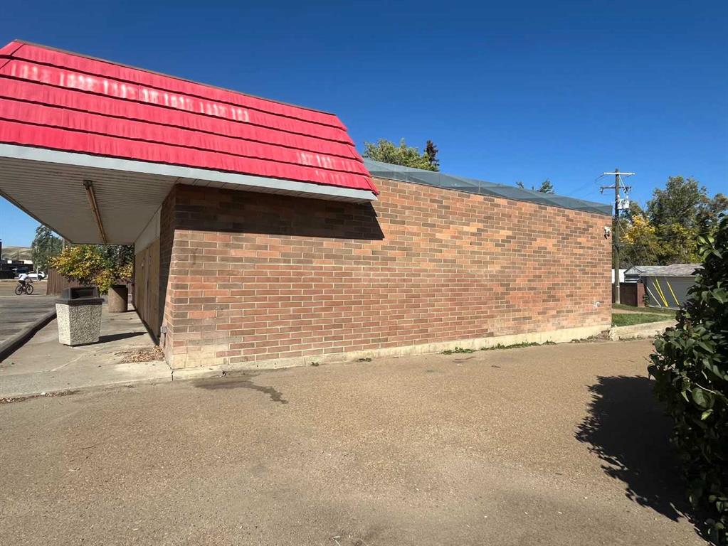 208 Railway Avenue Property Photo 9