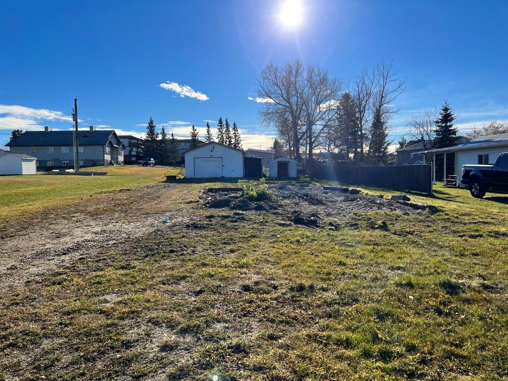 5004 52 Avenue Property Photo