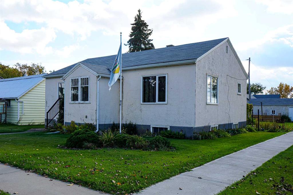 5139 52 Avenue Property Photo 2
