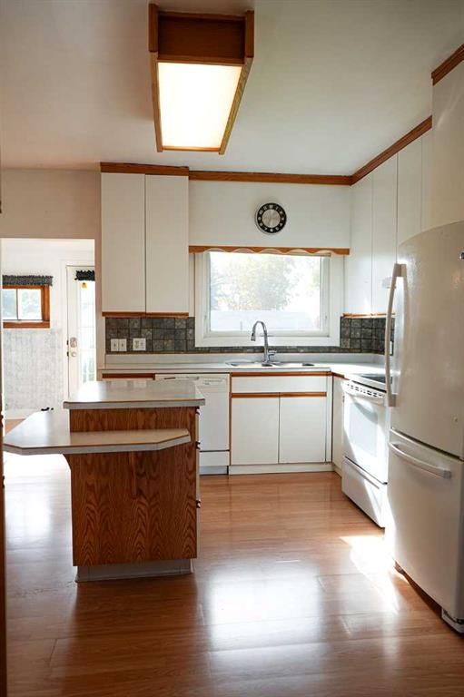 5139 52 Avenue Property Photo 4