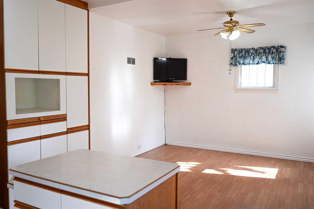5139 52 Avenue Property Photo 6
