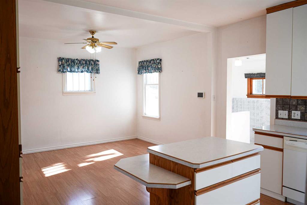 5139 52 Avenue Property Photo 7