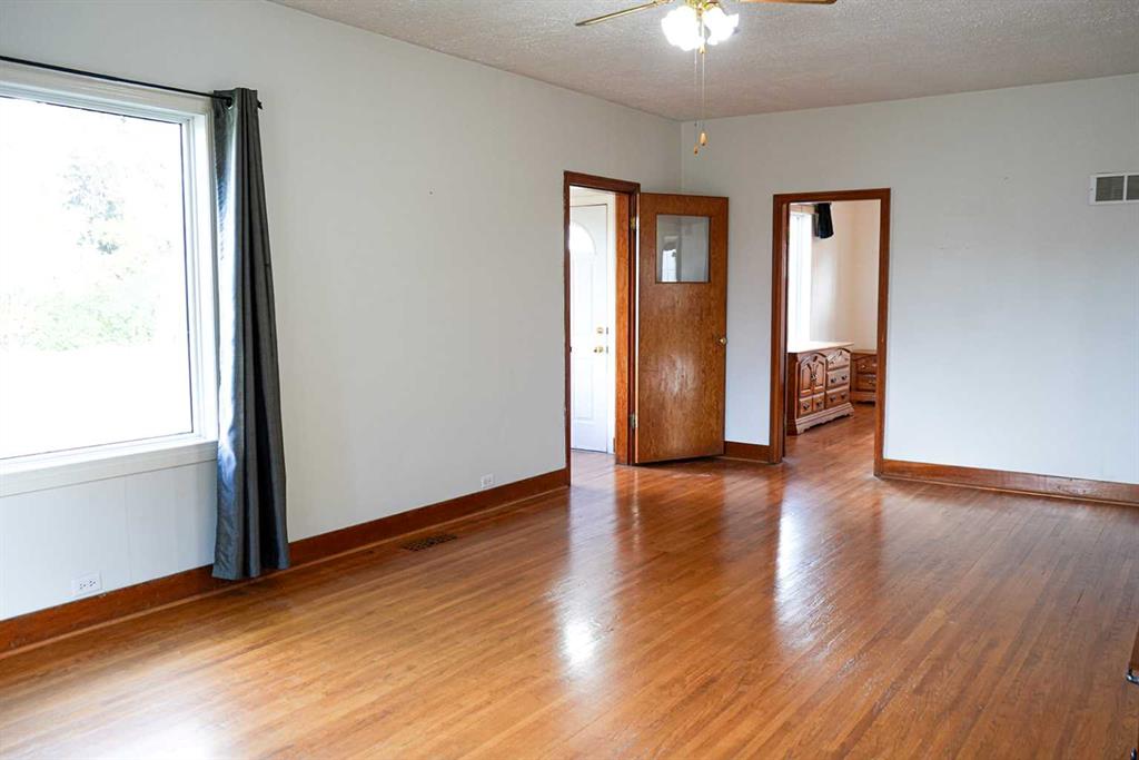 5139 52 Avenue Property Photo 9