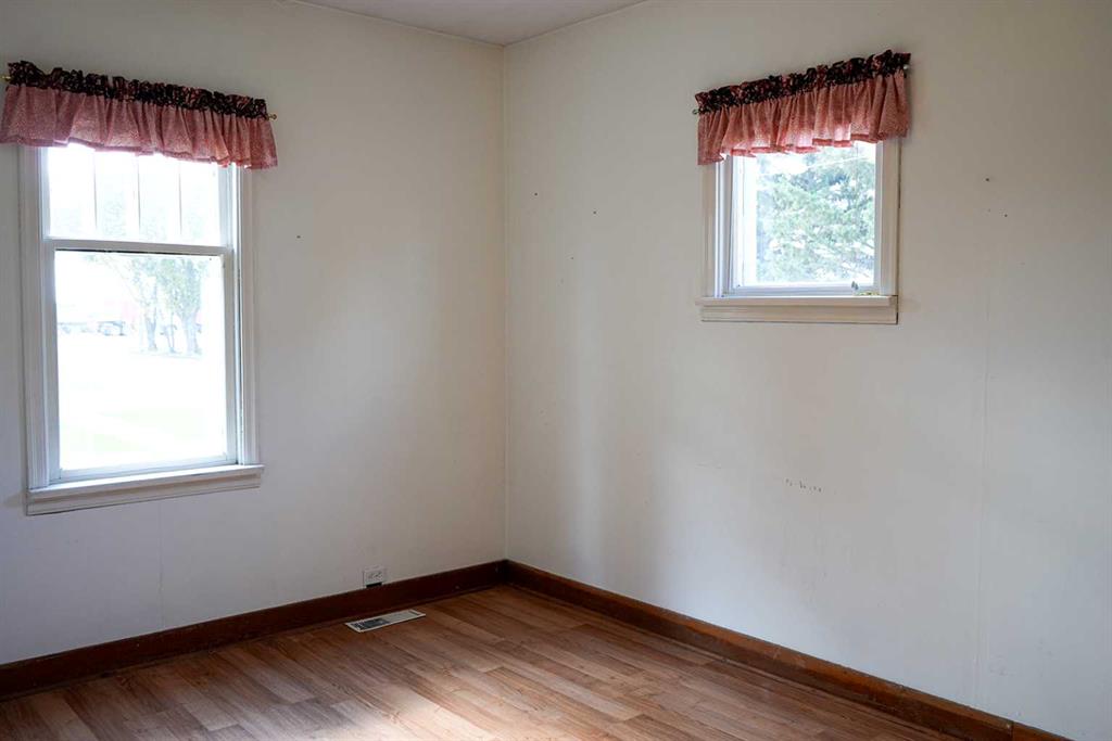5139 52 Avenue Property Photo 14