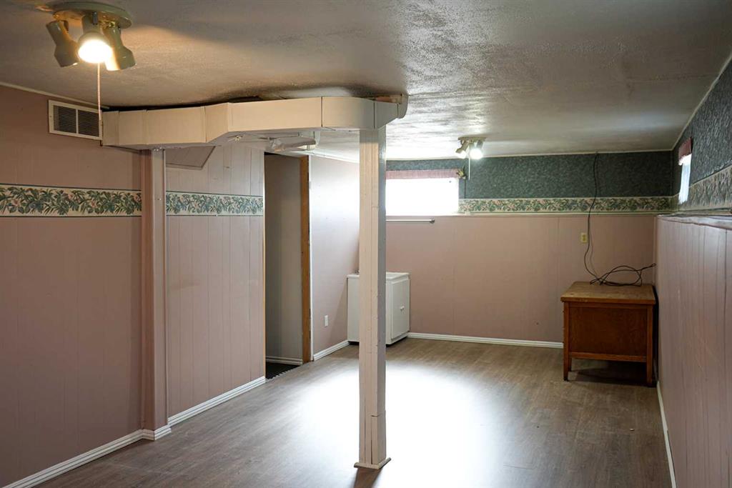 5139 52 Avenue Property Photo 18