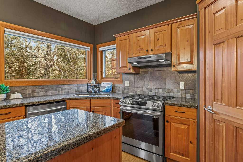 215 Miskow Close Property Photo 17