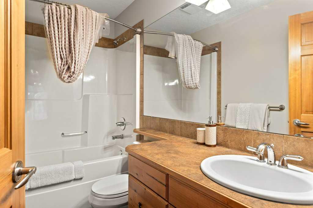 215 Miskow Close Property Photo 32