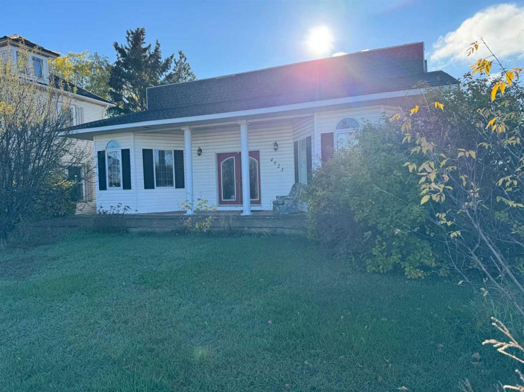 4923 49 Street Property Photo
