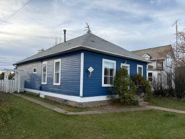 4919 49 Street Property Photo