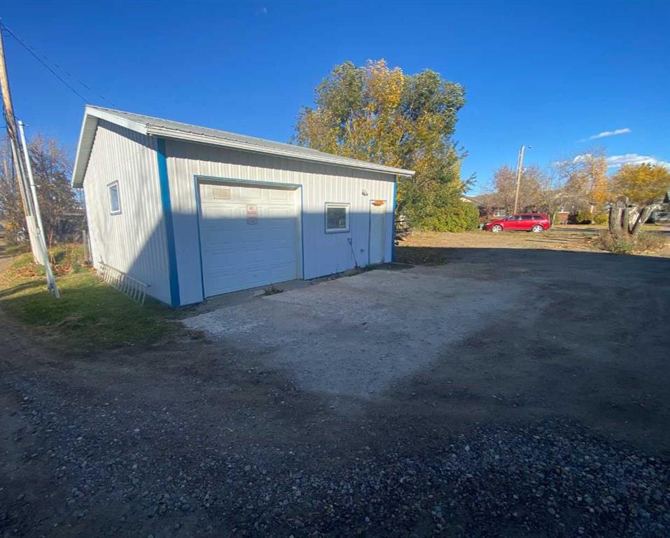 1112 15 Street Property Photo 2