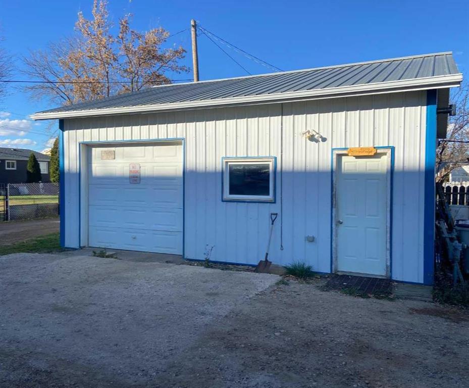 1112 15 Street Property Photo 4