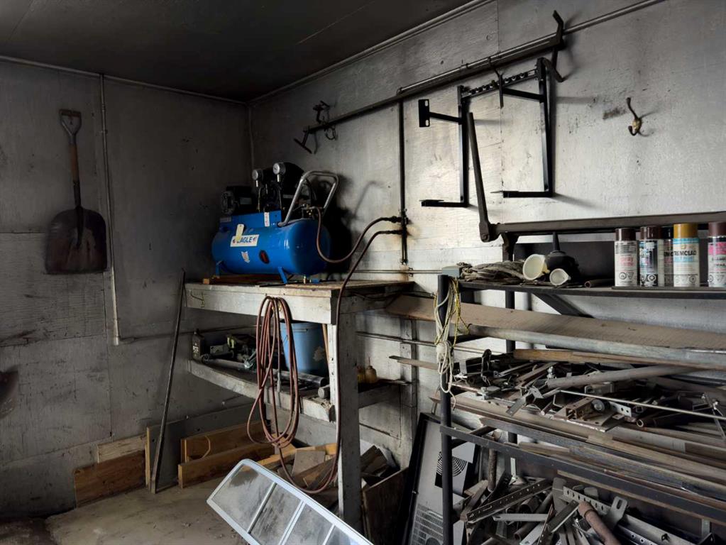 5016 49 Street Property Photo 8