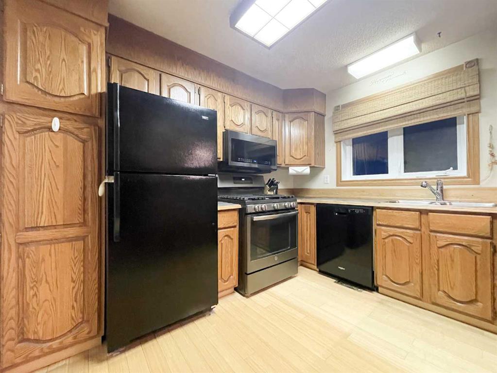 5123 55 Avenue Property Photo 2
