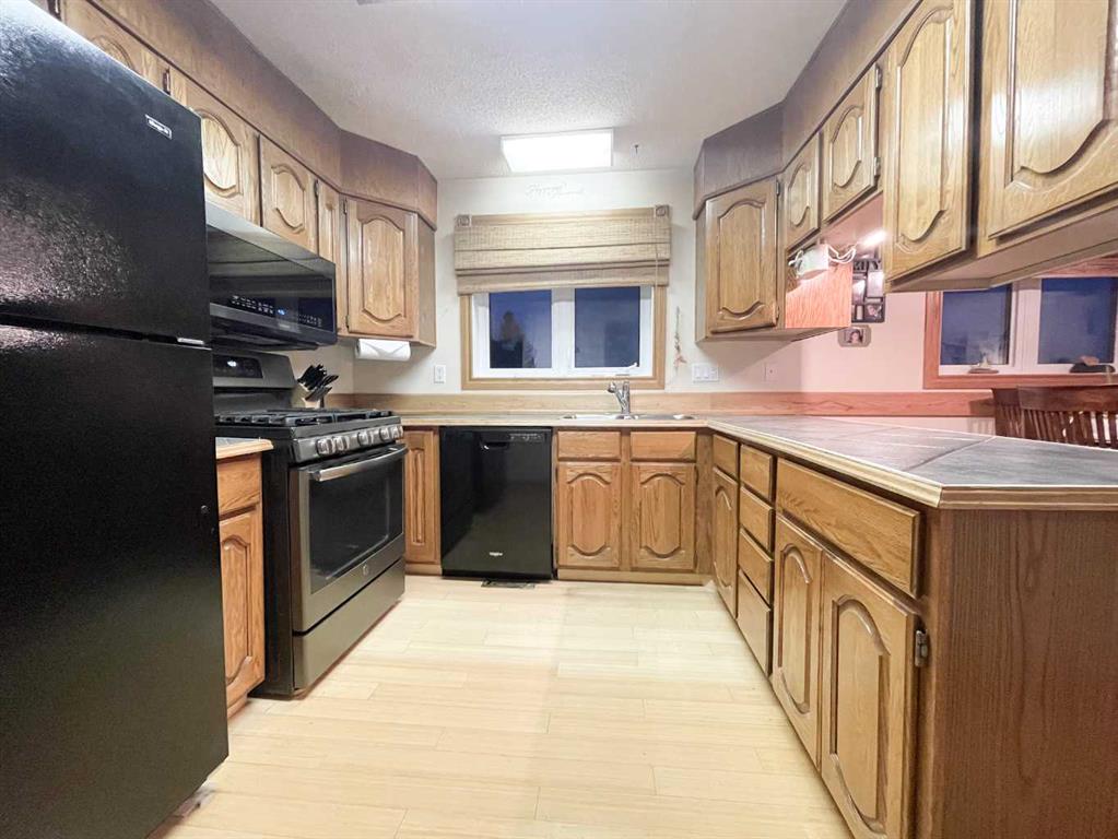 5123 55 Avenue Property Photo 3