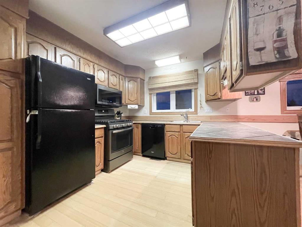 5123 55 Avenue Property Photo 4