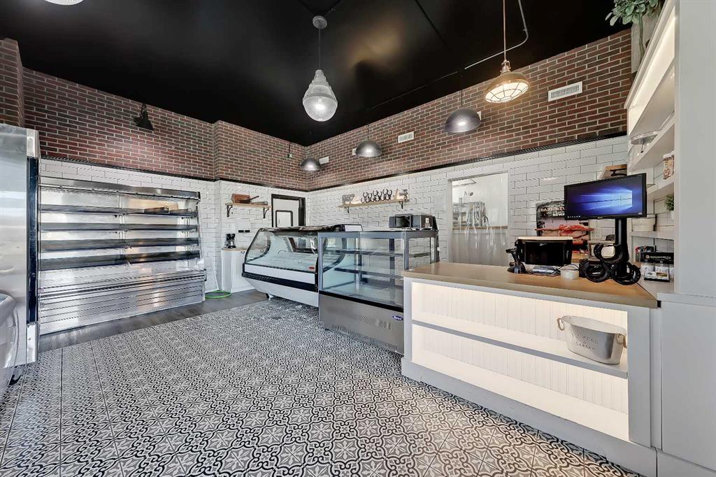 101, 701 Centre Street Property Photo 4