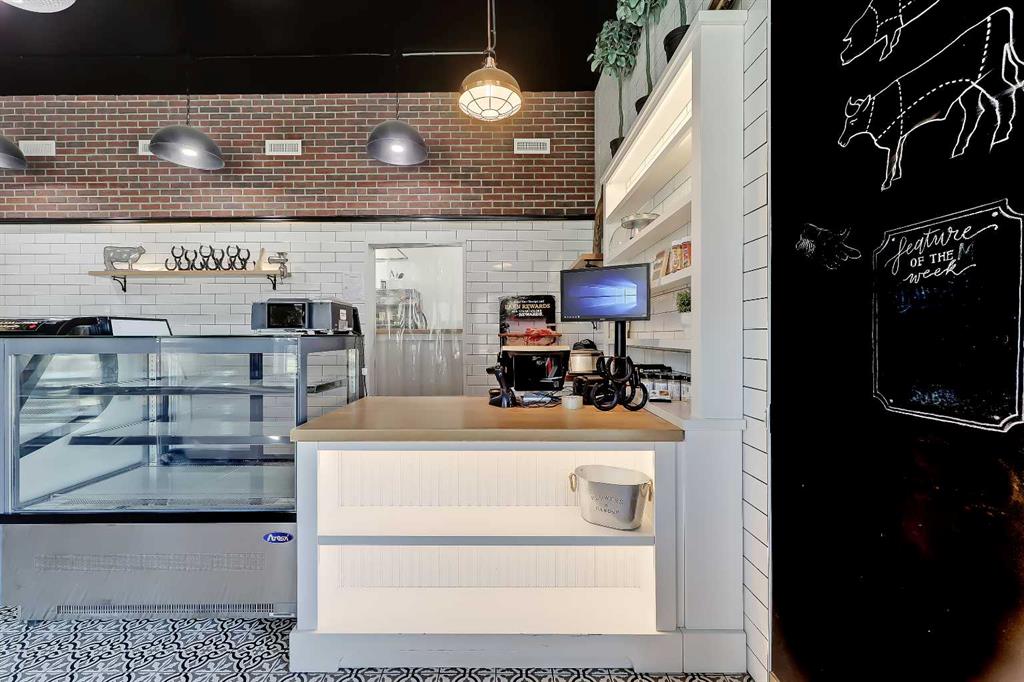 101, 701 Centre Street Property Photo 7