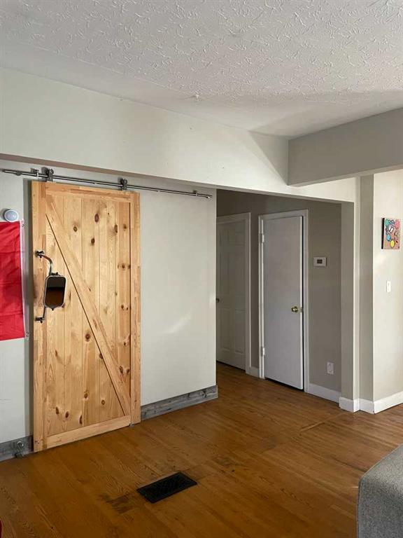 1046 8 Street Property Photo 23