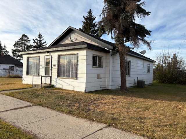 4926 50 Street Property Photo 2
