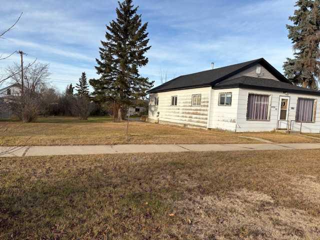 4926 50 Street Property Photo 4