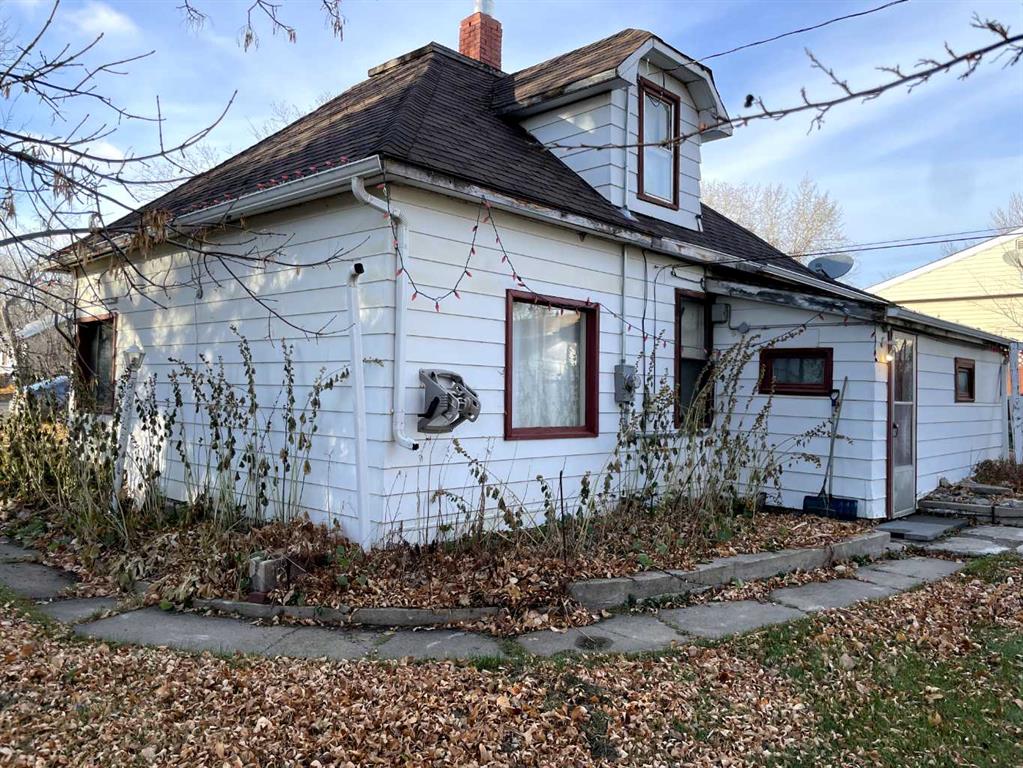 5123 50 Street Property Photo 2