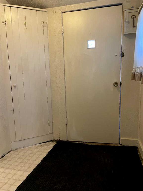 5123 50 Street Property Photo 6