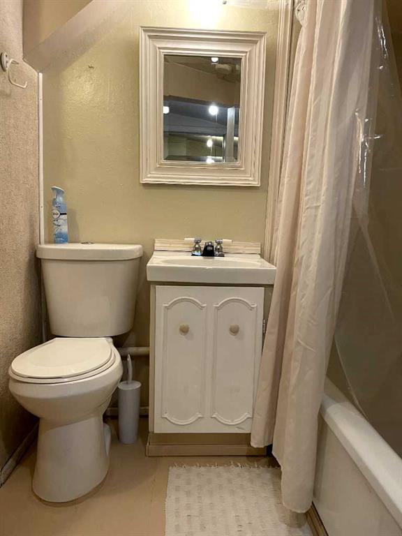 5123 50 Street Property Photo 8