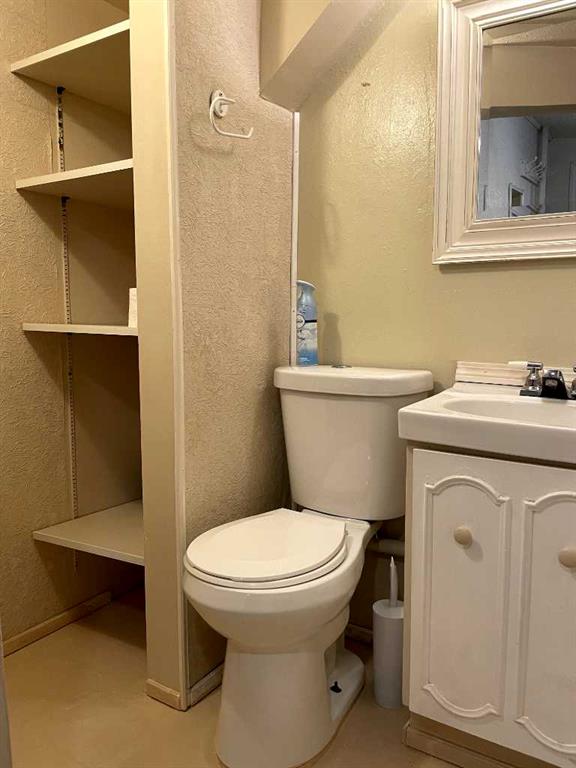 5123 50 Street Property Photo 9
